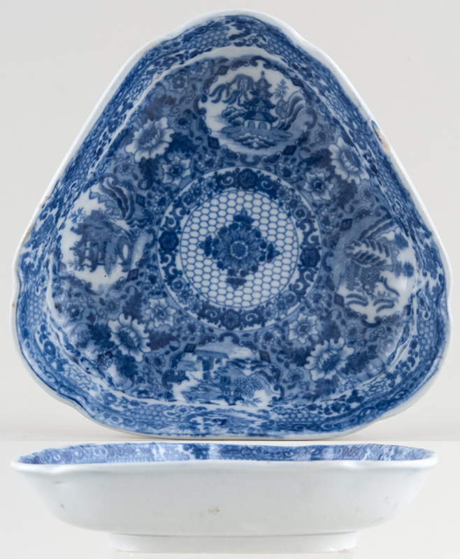 Dish triangular small c1820